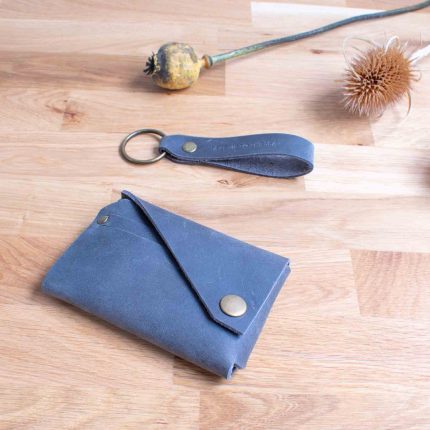 Grey leather wallet and keyring handcrafted by Wild Origin