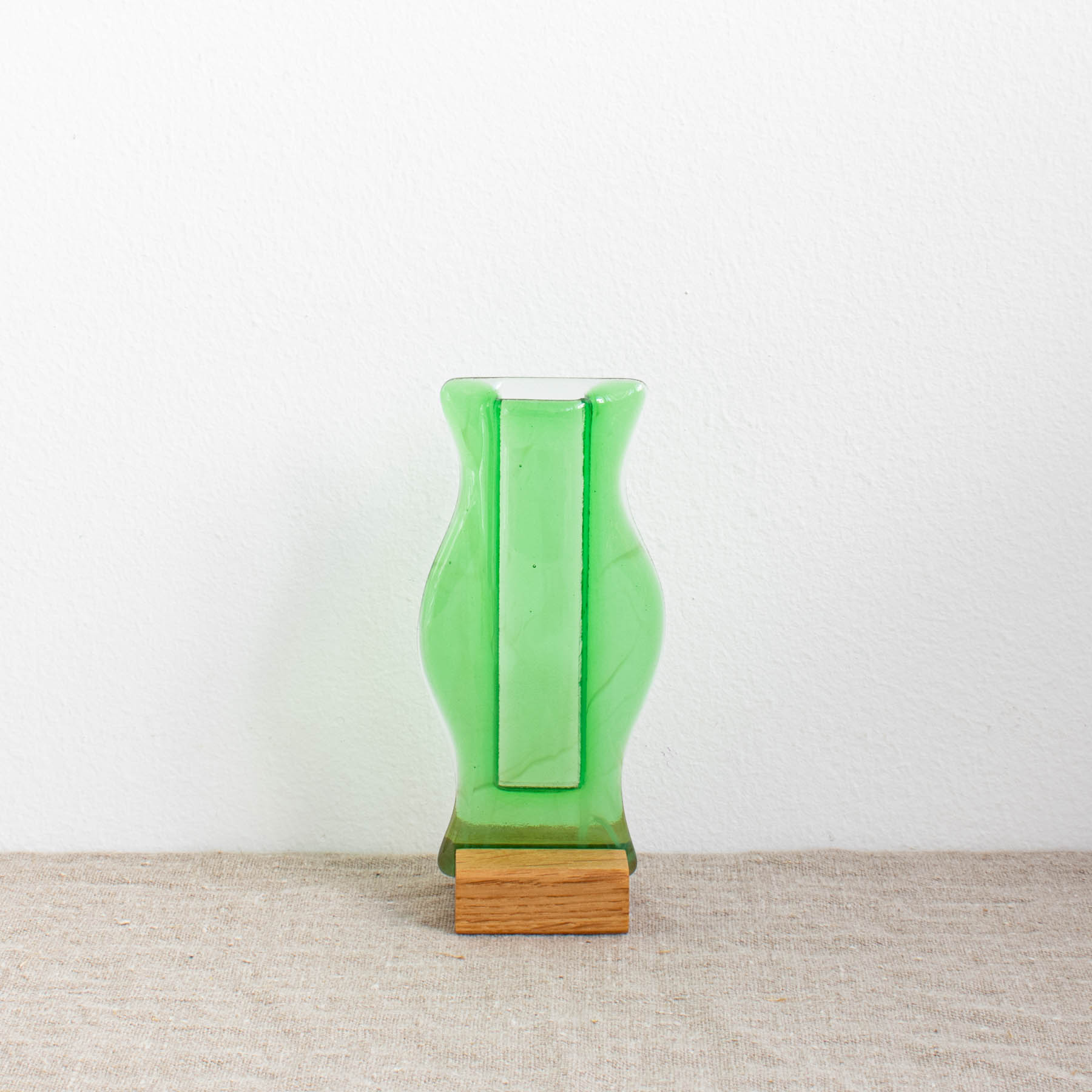 Wavy Interlocking Stem Vase - Image 4
