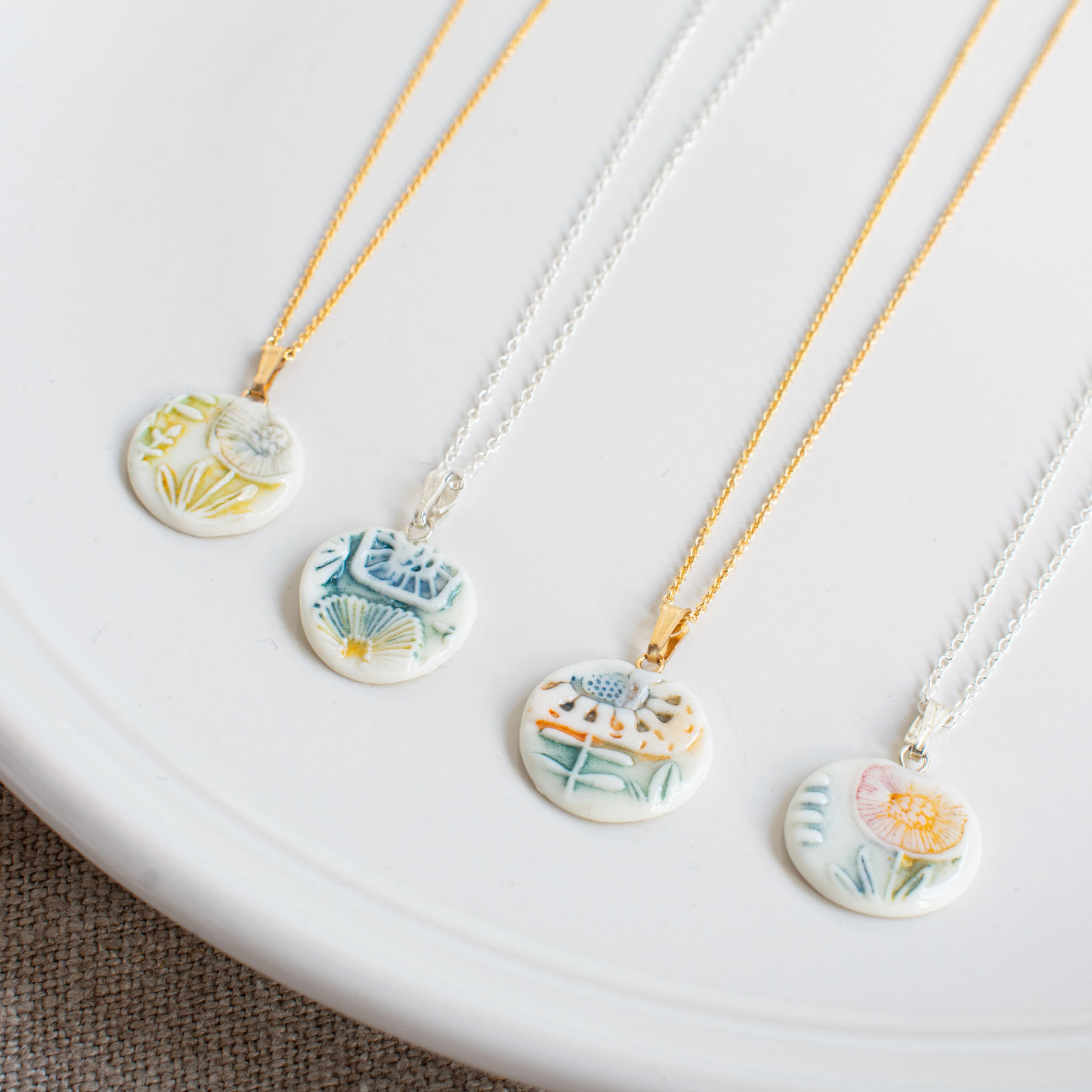 Deco Flower Round Pendant